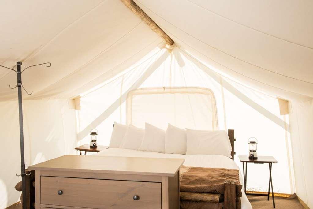 Under Canvas เวสต์เยลโลว์สโตน ห้อง รูปภาพ
