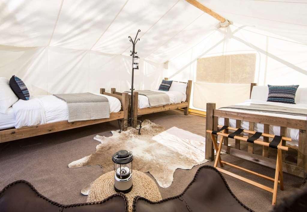 Under Canvas เวสต์เยลโลว์สโตน ห้อง รูปภาพ
