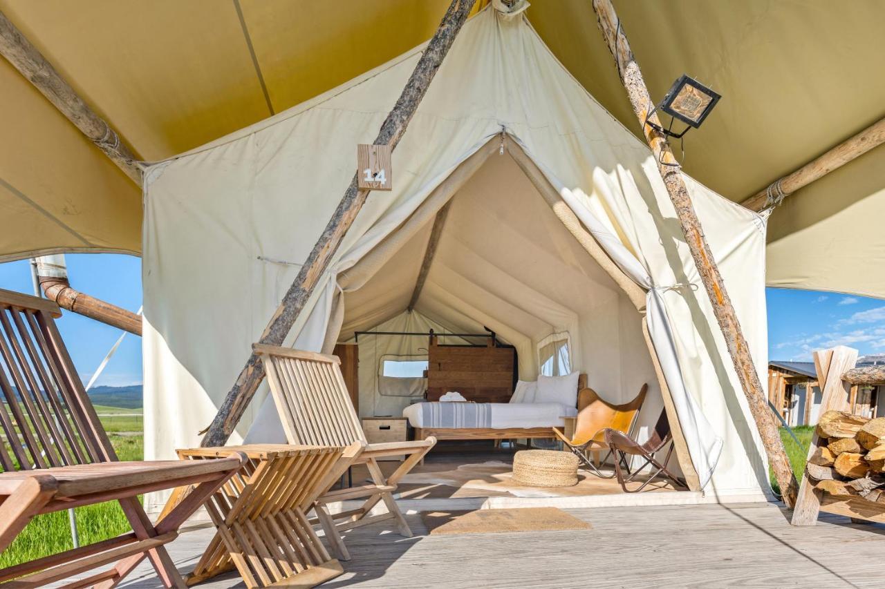 Under Canvas เวสต์เยลโลว์สโตน ภายนอก รูปภาพ