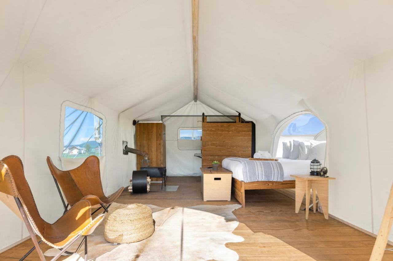 Under Canvas เวสต์เยลโลว์สโตน ภายนอก รูปภาพ