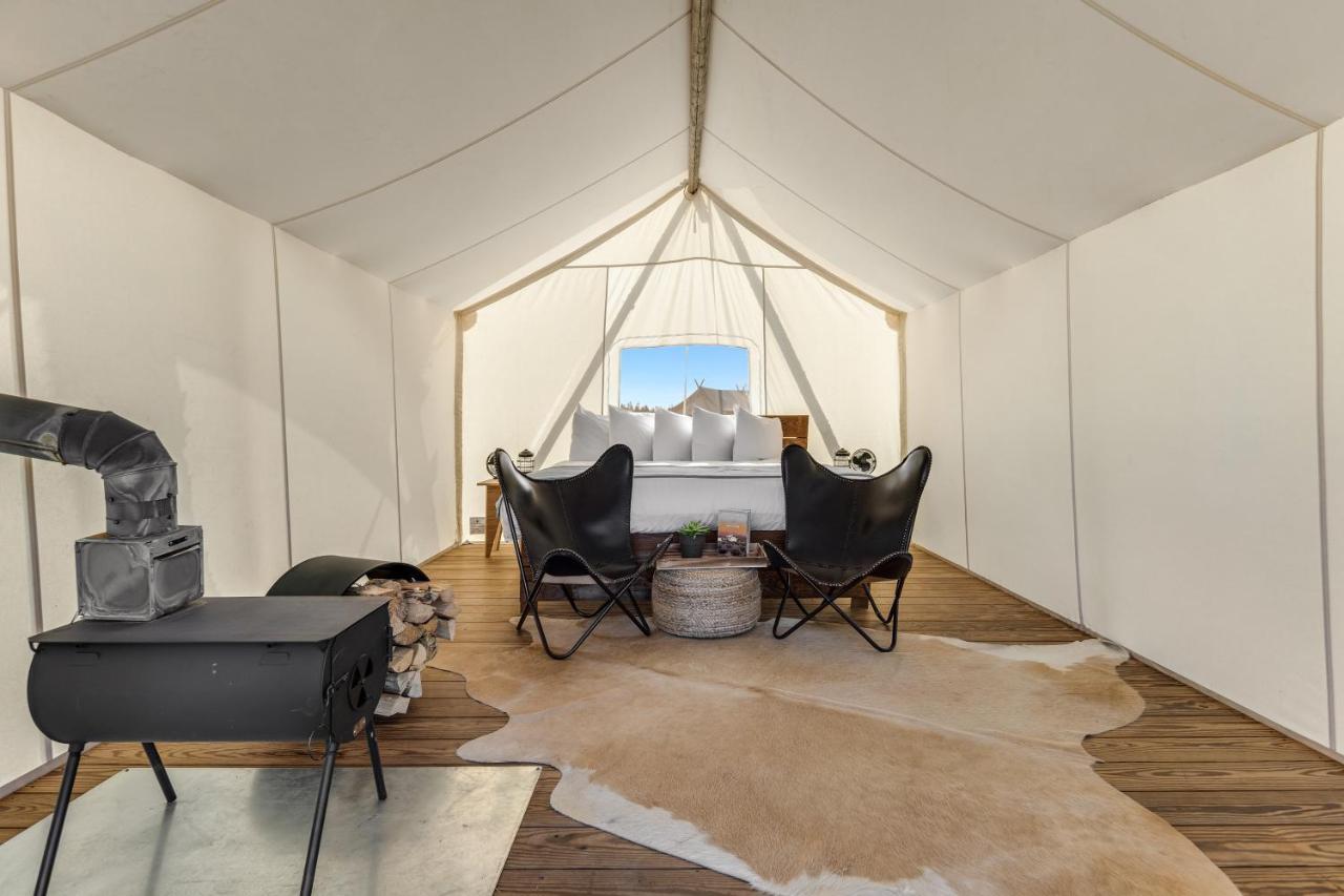 Under Canvas เวสต์เยลโลว์สโตน ภายนอก รูปภาพ