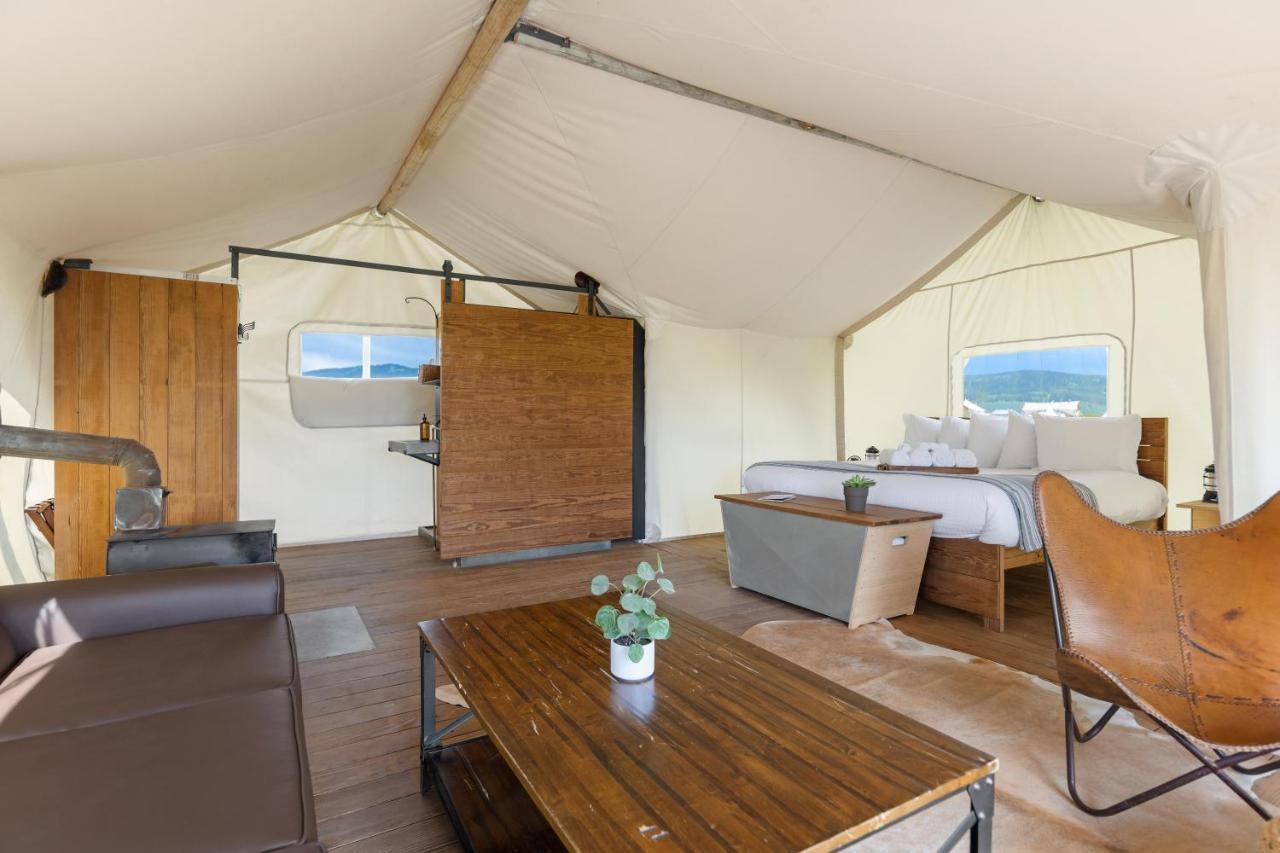 Under Canvas เวสต์เยลโลว์สโตน ภายนอก รูปภาพ