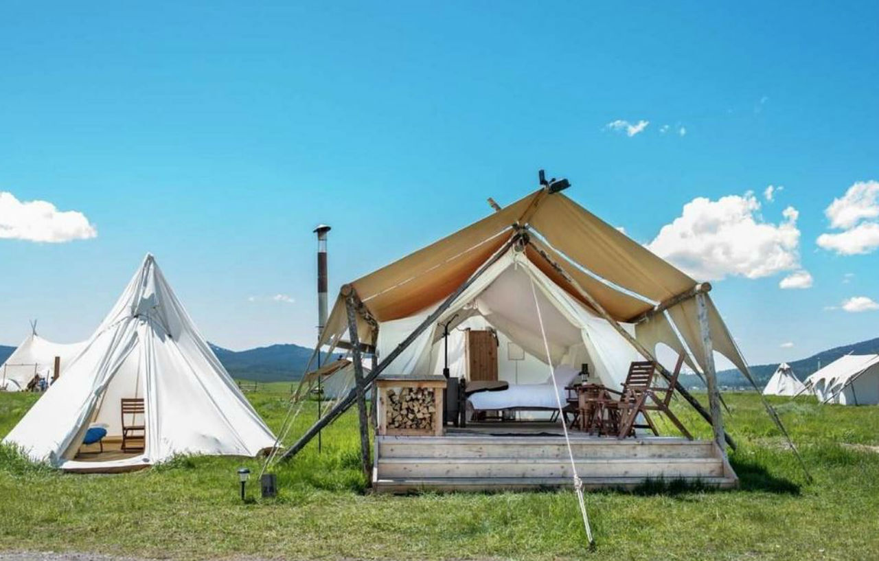 Under Canvas เวสต์เยลโลว์สโตน ภายนอก รูปภาพ