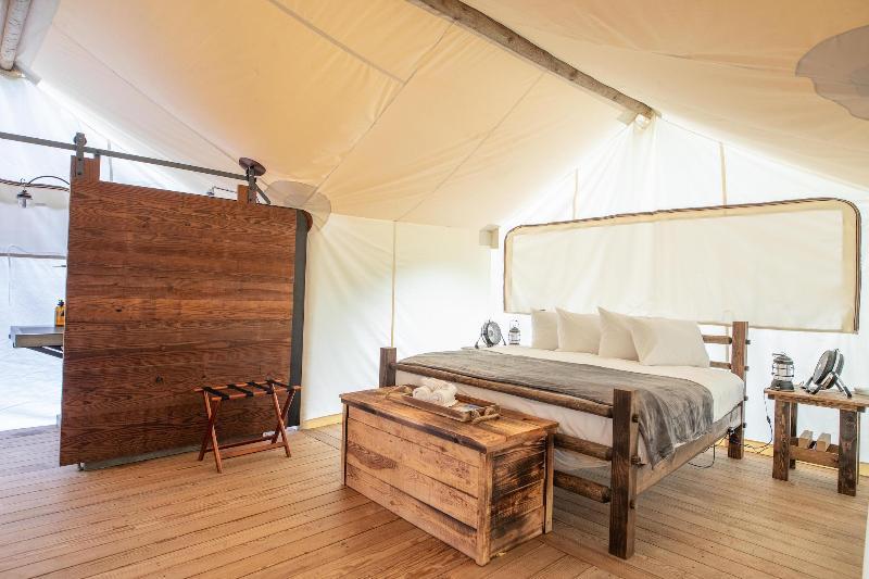 Under Canvas เวสต์เยลโลว์สโตน ภายนอก รูปภาพ