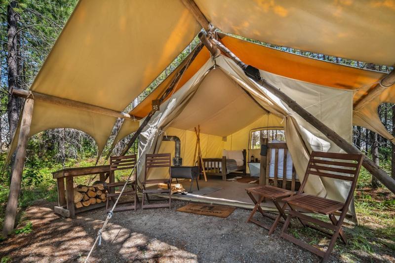 Under Canvas เวสต์เยลโลว์สโตน ภายนอก รูปภาพ